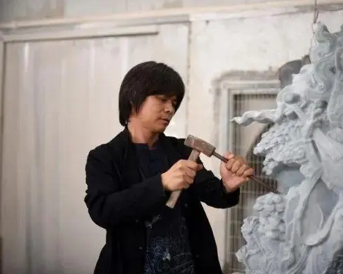 高英坡：中国工艺美术大师、曲阳雕塑工艺的非遗传承人